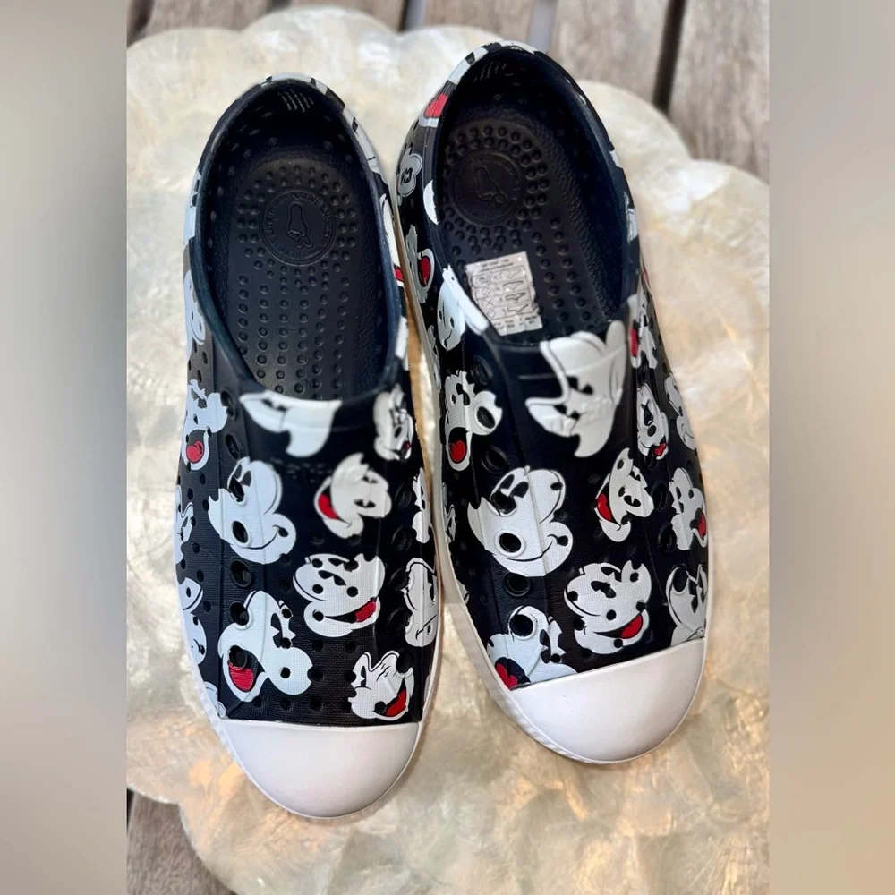 Like New Kids Disney Native Slip on All Over Mickey Mouse Print Shoes! - Picture 6 of 7